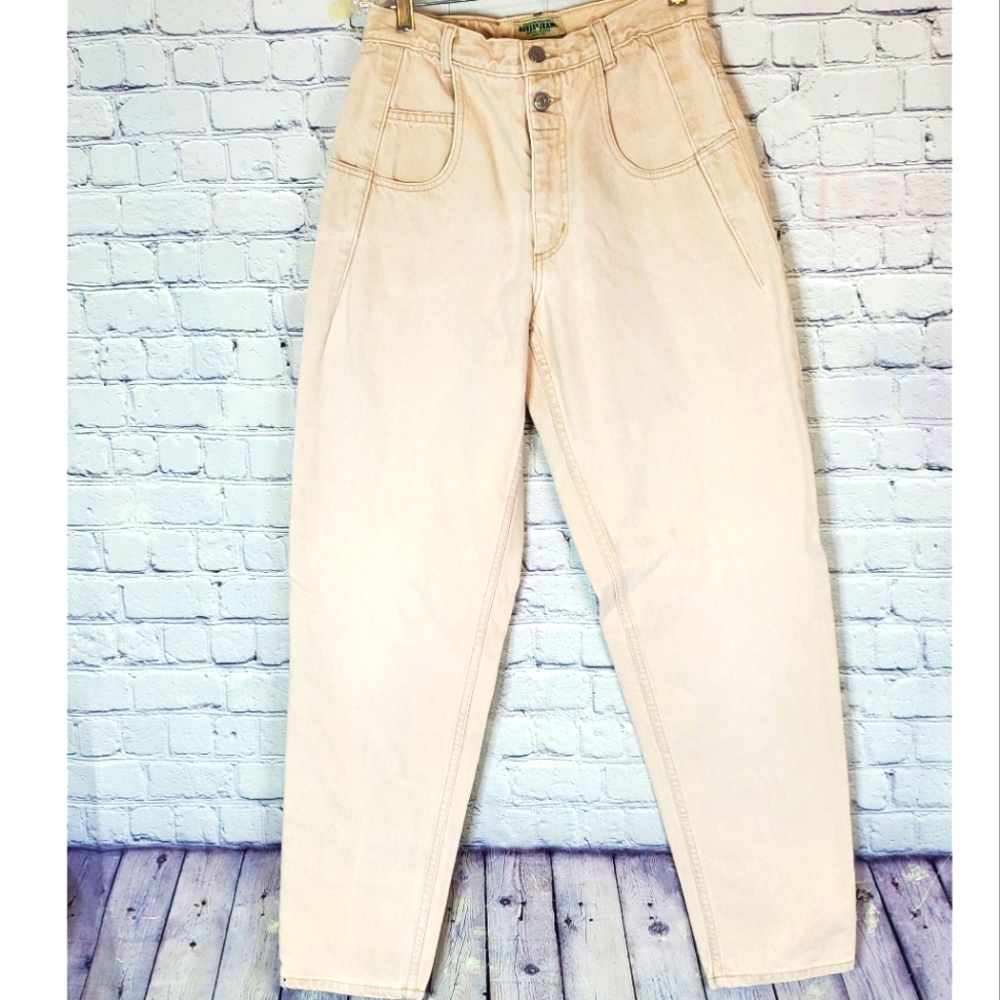 High waisted Mom jeans by Guess jeans in beige 100% cotton in size 30x32 EUC VTG